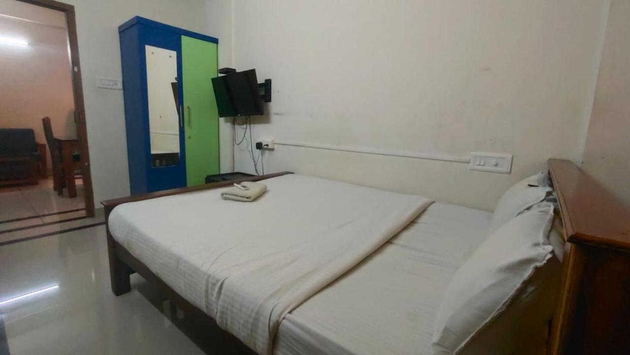 Kalapurayil Residency *